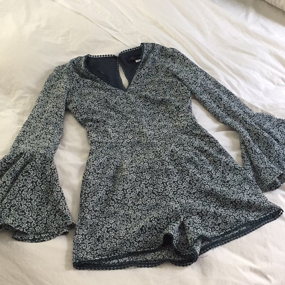 FRANCESCAS Bell sleeved romper